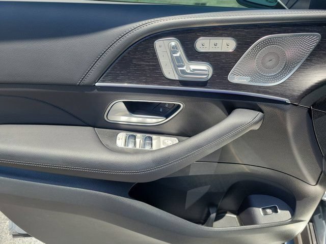 Used 2025 Mercedes-Benz GLS 450 4MATIC image 17