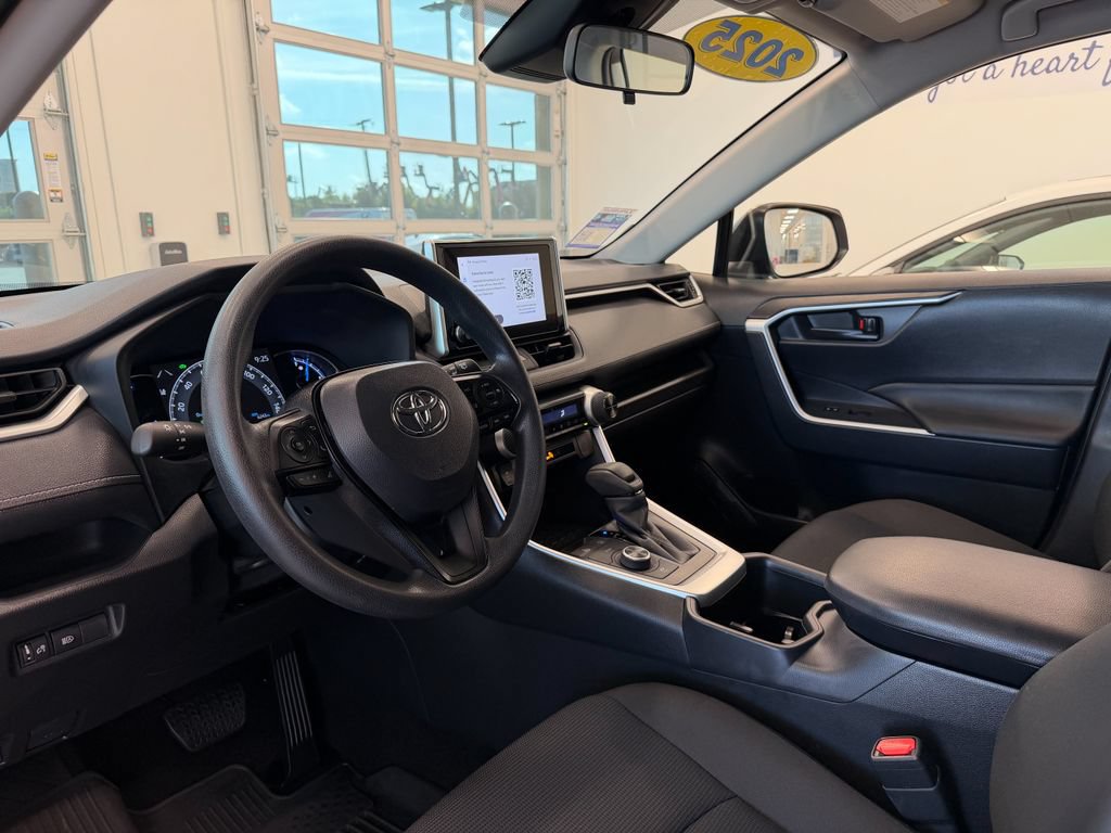 Used 2025 Toyota RAV4 LE AWD/4WD image 12