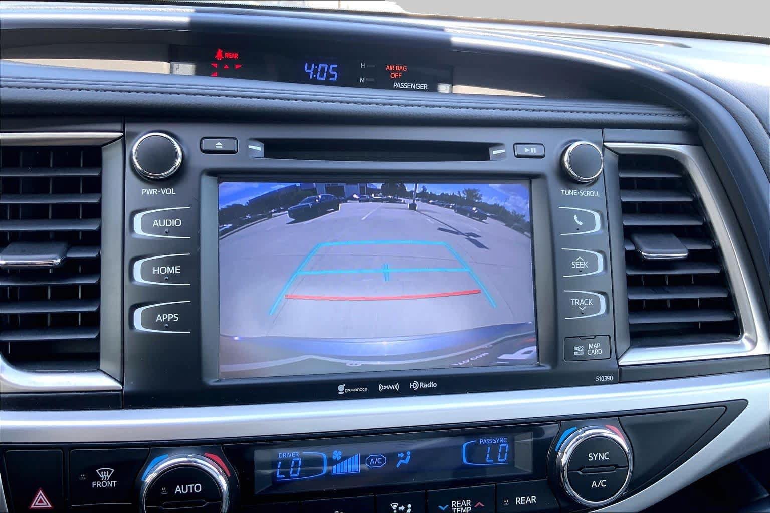 Used 2019 Toyota Highlander XLE AWD/4WD image 29
