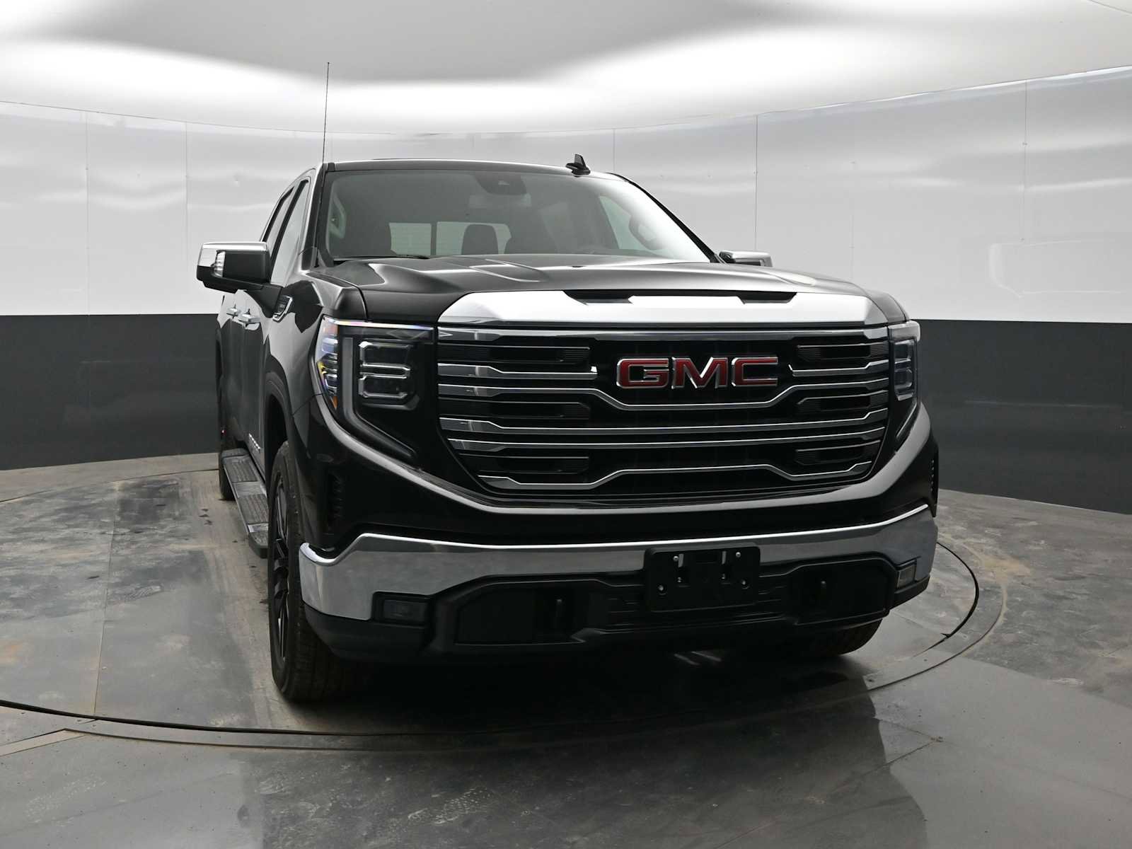 New 2026 GMC Sierra 1500 SLT w/ SLT Premium Package image 3