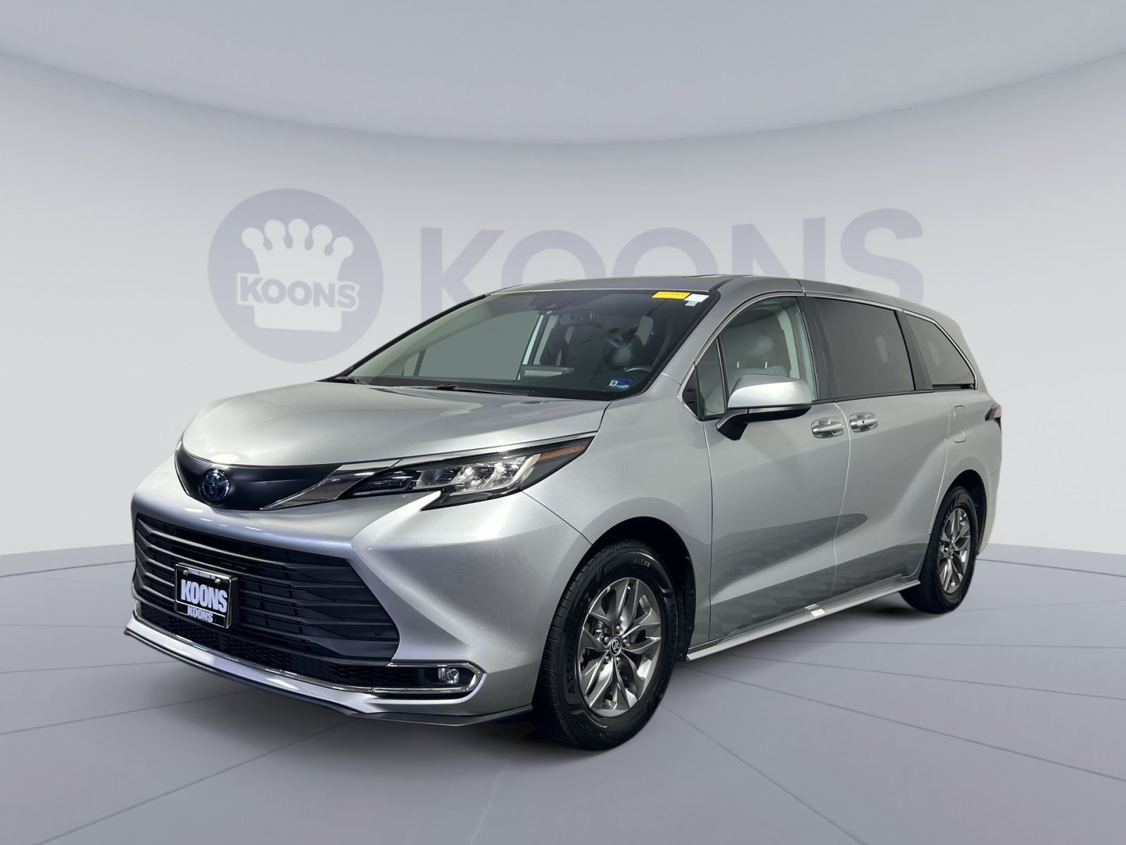 Used 2023 Toyota Sienna XLE AWD/4WD image 5