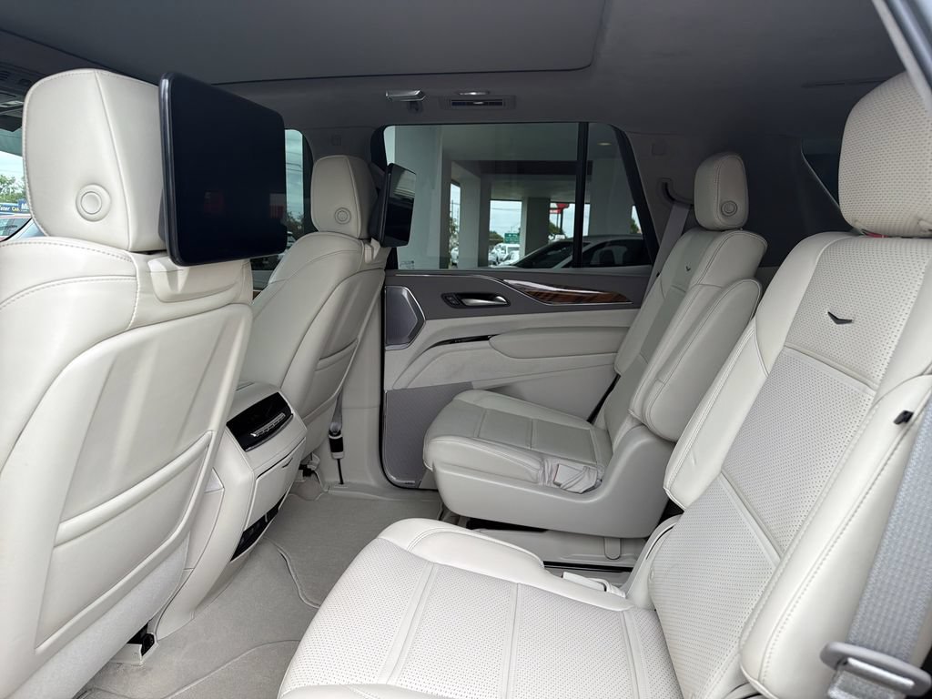 Certified 2023 Cadillac Escalade Premium Luxury Platinum AWD/4WD image 17