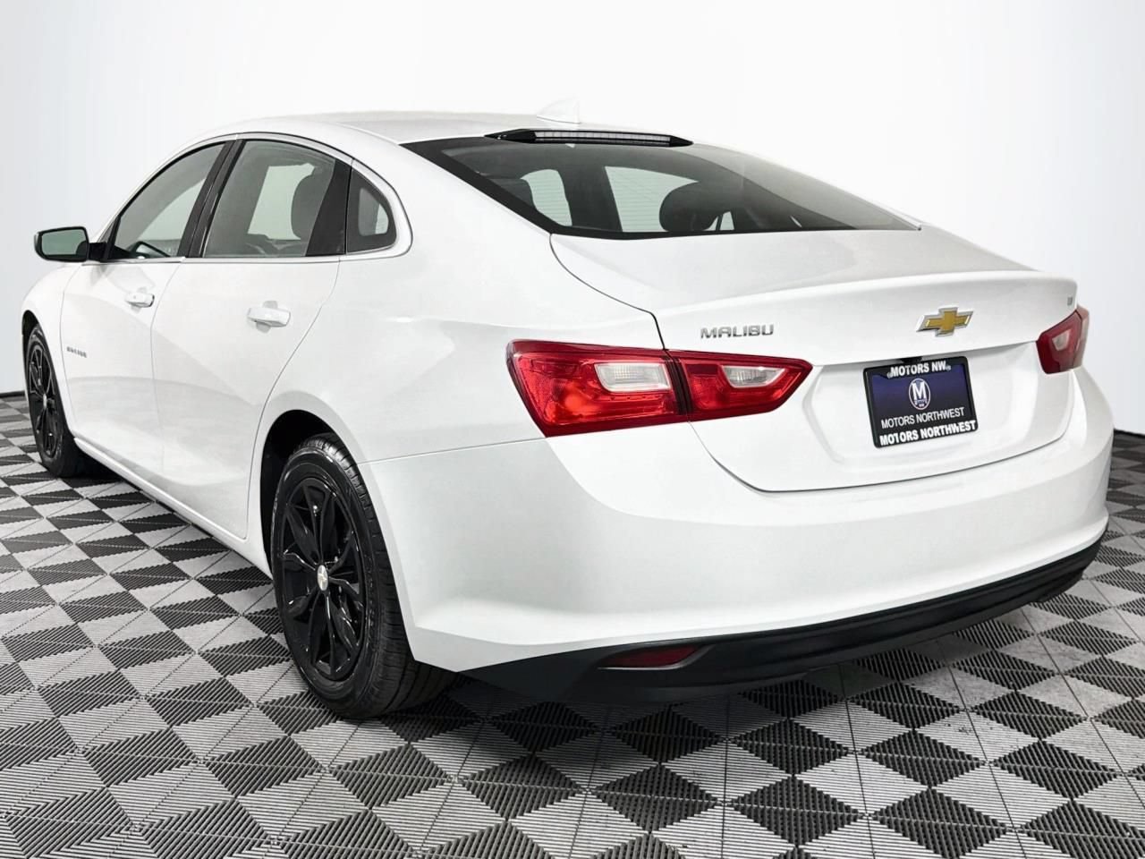 Used 2023 Chevrolet Malibu LT FWD image 9