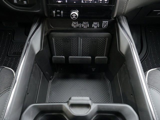 Used 2025 RAM 3500 Limited AWD/4WD image 28