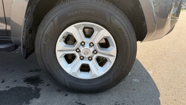 Used 2018 Toyota 4Runner SR5 Premium AWD/4WD image 10