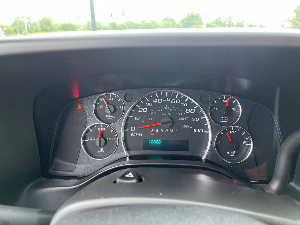 Used 2025 Chevrolet Express 2500 w/ Driver Convenience Package RWD image 6