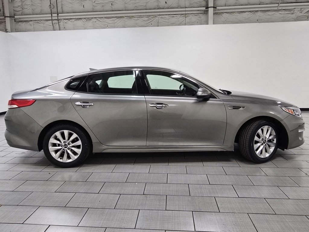 Used 2018 Kia Optima EX image 16