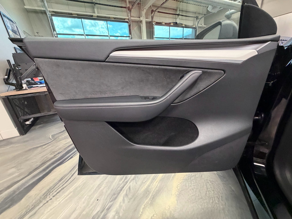 Used 2022 Tesla Model Y Long Range image 50