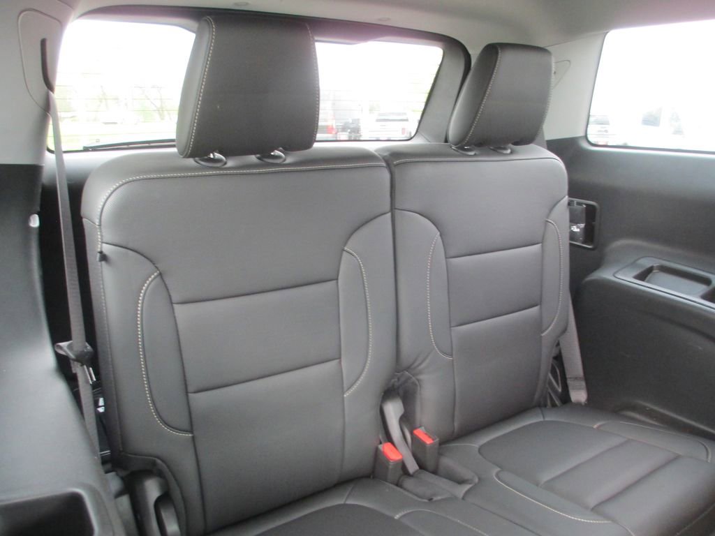 Used 2023 GMC Acadia SLT w/ Technology Package AWD/4WD image 26