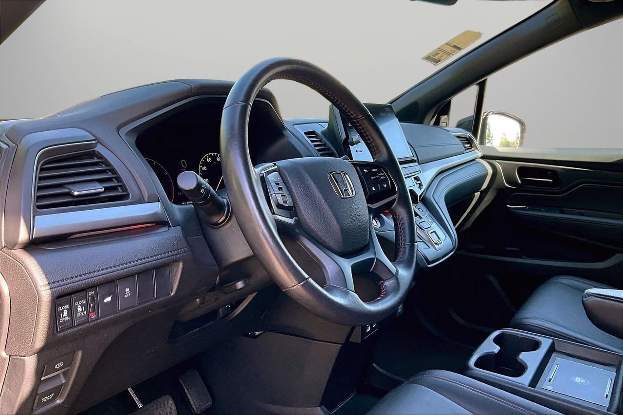 Used 2025 Honda Odyssey Sport-L image 18