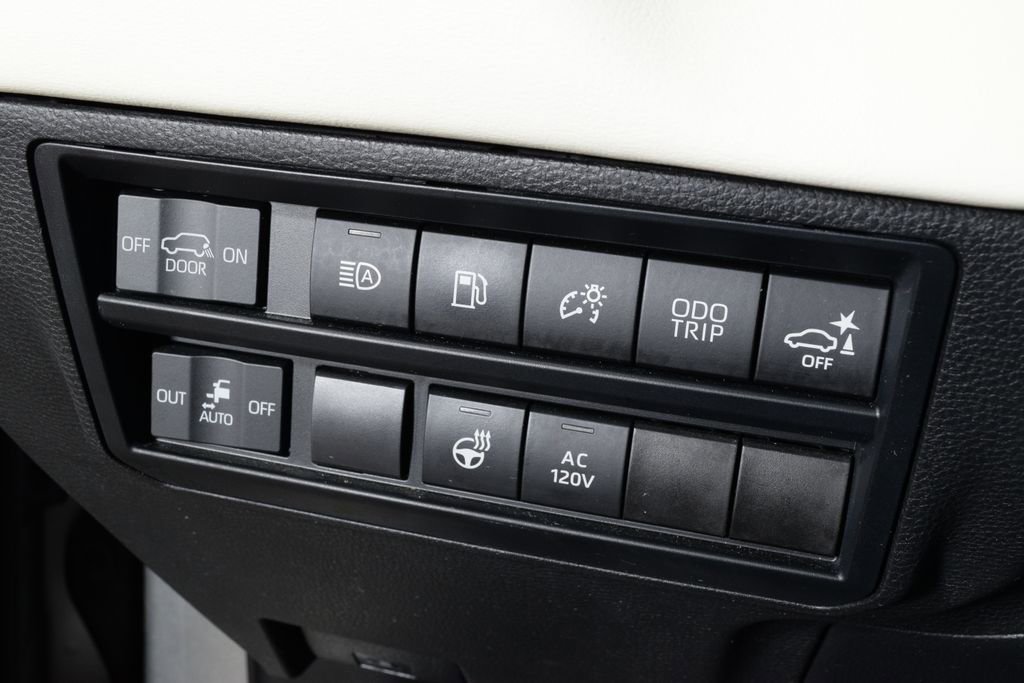 Used 2023 Toyota Sequoia Capstone AWD/4WD image 18