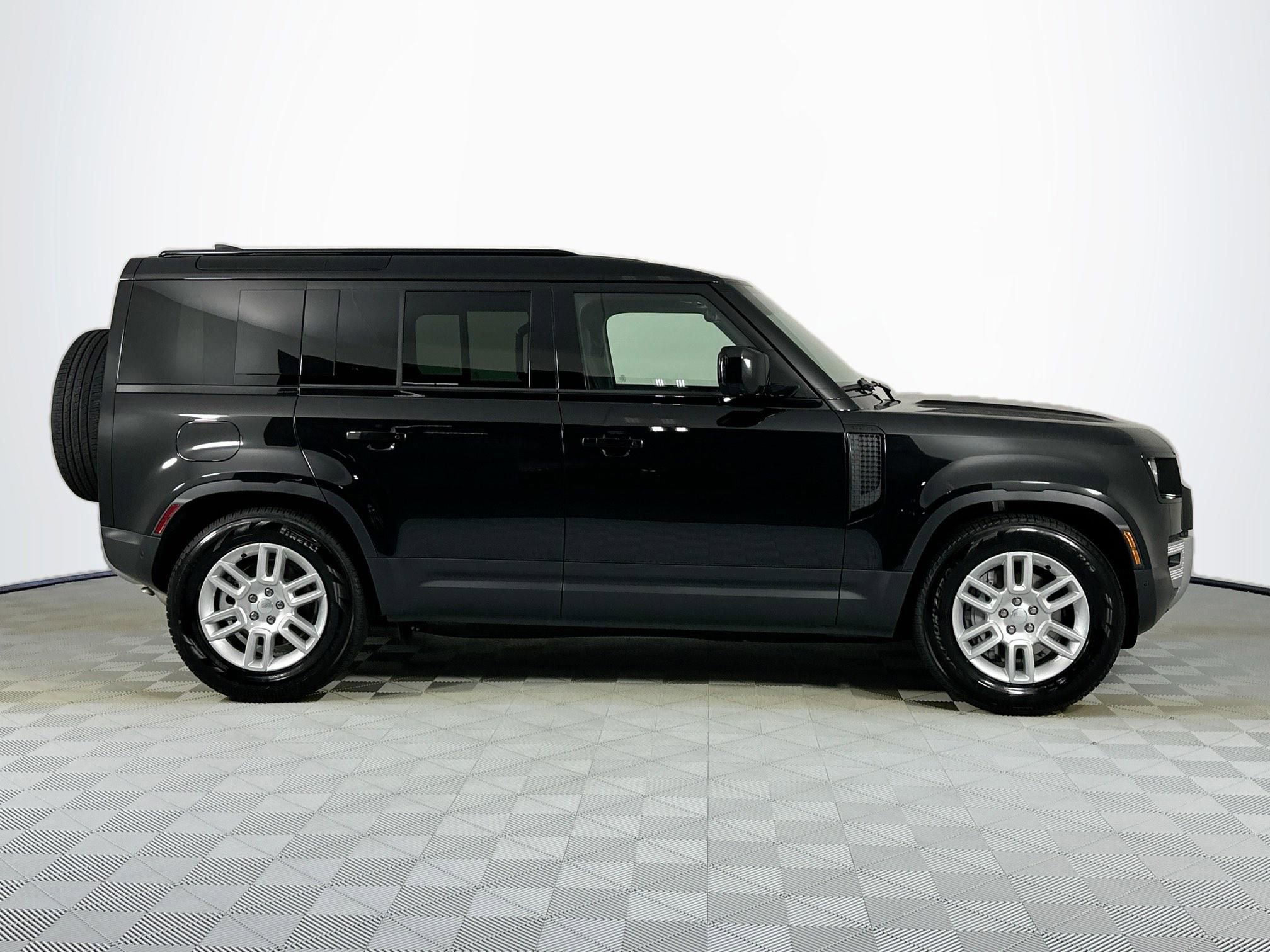 Used 2025 Land Rover Defender 110 S AWD/4WD image 4