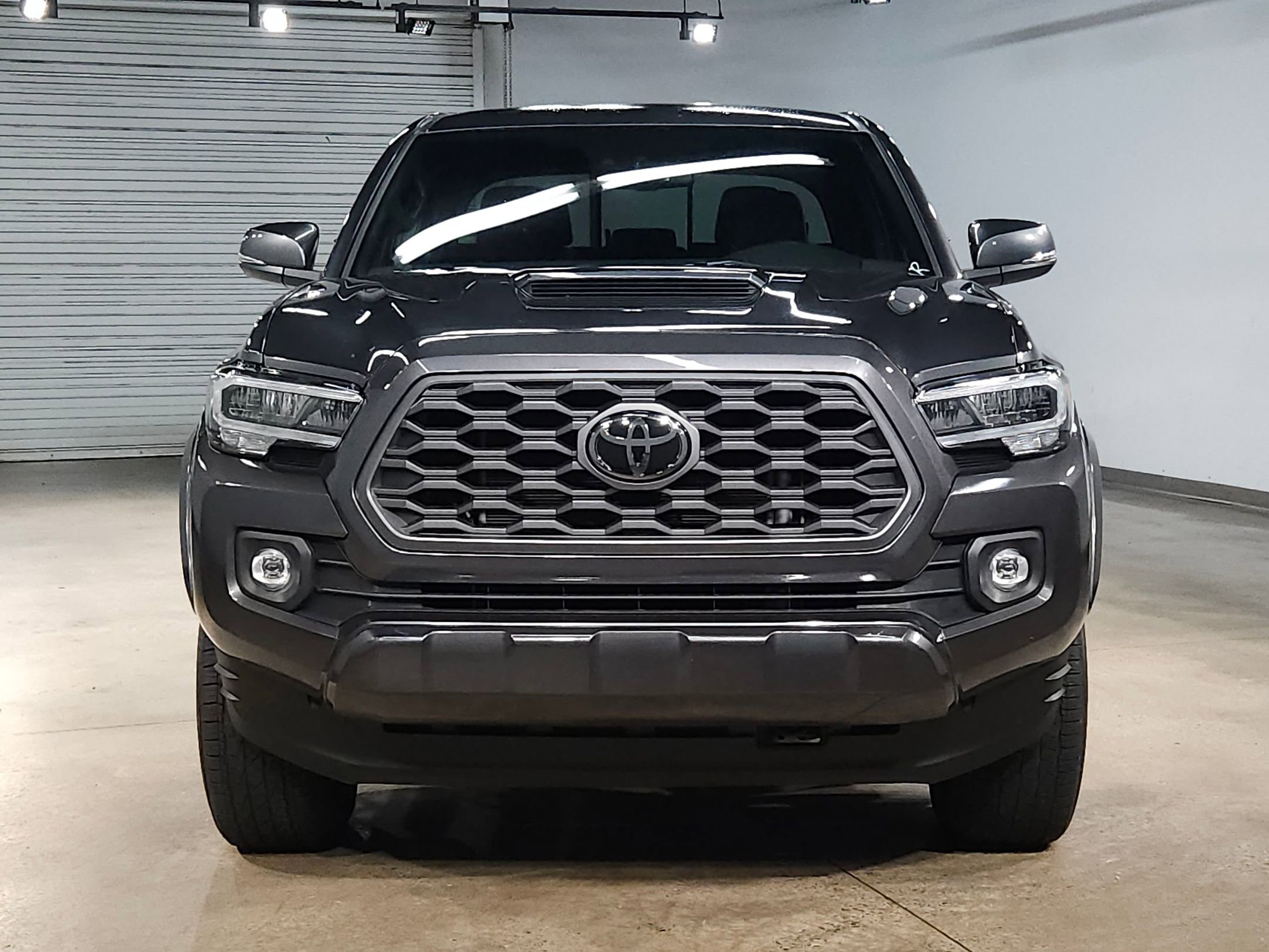 Used 2022 Toyota Tacoma TRD Sport image 2