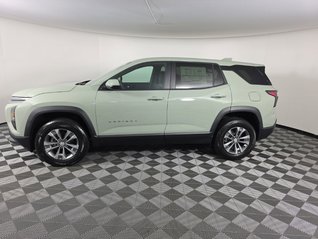 New 2026 Chevrolet Equinox LT image 2