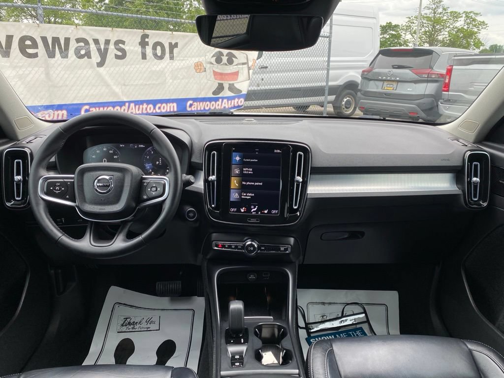 Used 2022 Volvo XC40 T5 Momentum AWD/4WD image 19