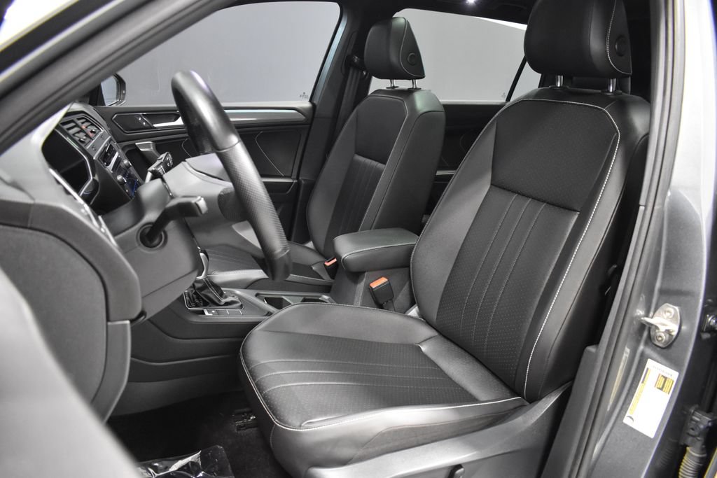 Used 2023 Volkswagen Tiguan SE R-Line FWD image 5