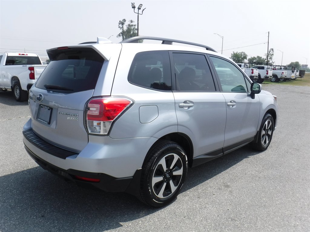 Used 2017 Subaru Forester 2.5i Premium w/ Popular Package #1A AWD/4WD image 2