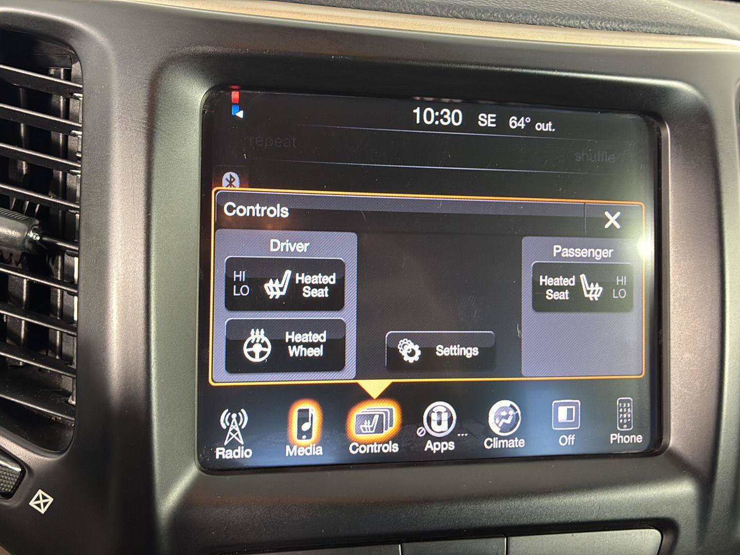 Used 2015 Jeep Cherokee Latitude w/ Cold Weather Group FWD image 29