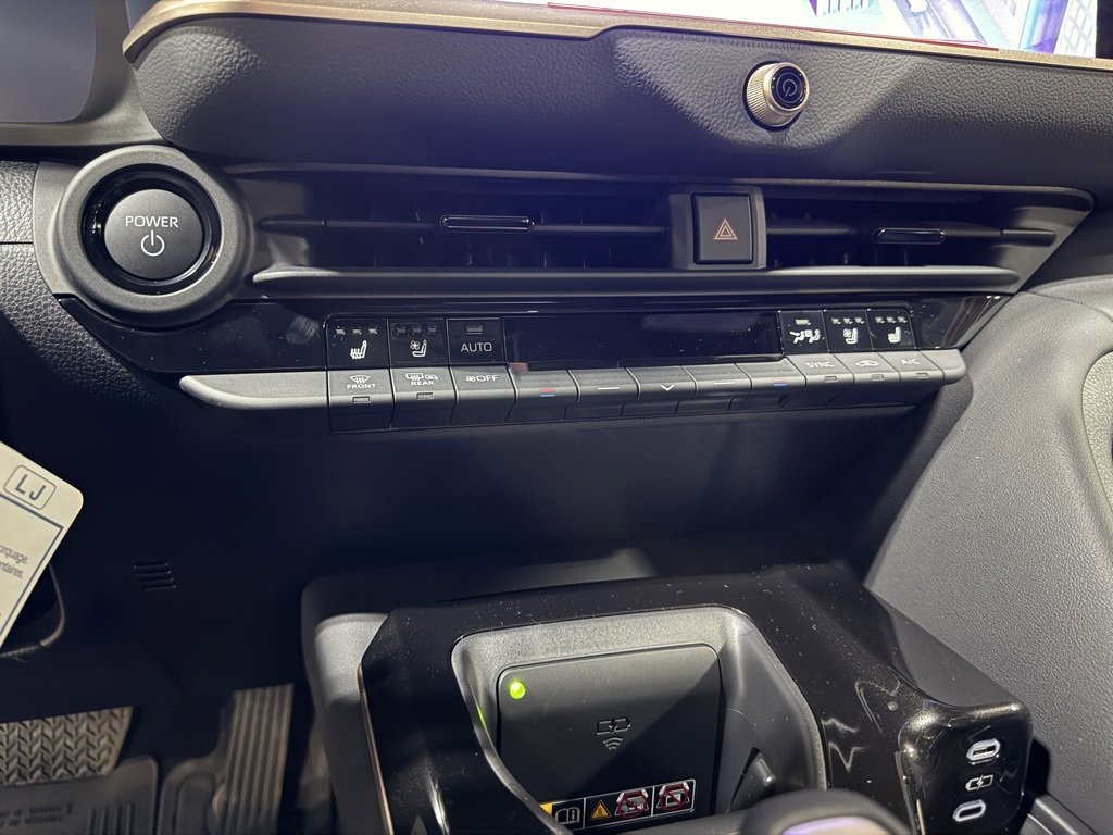 New 2025 Toyota Crown Signia image 23