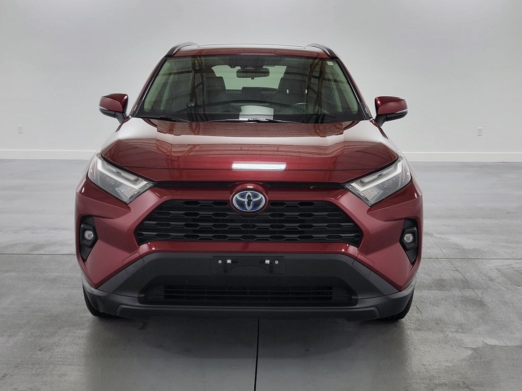 Used 2022 Toyota RAV4 XLE Premium AWD/4WD image 3