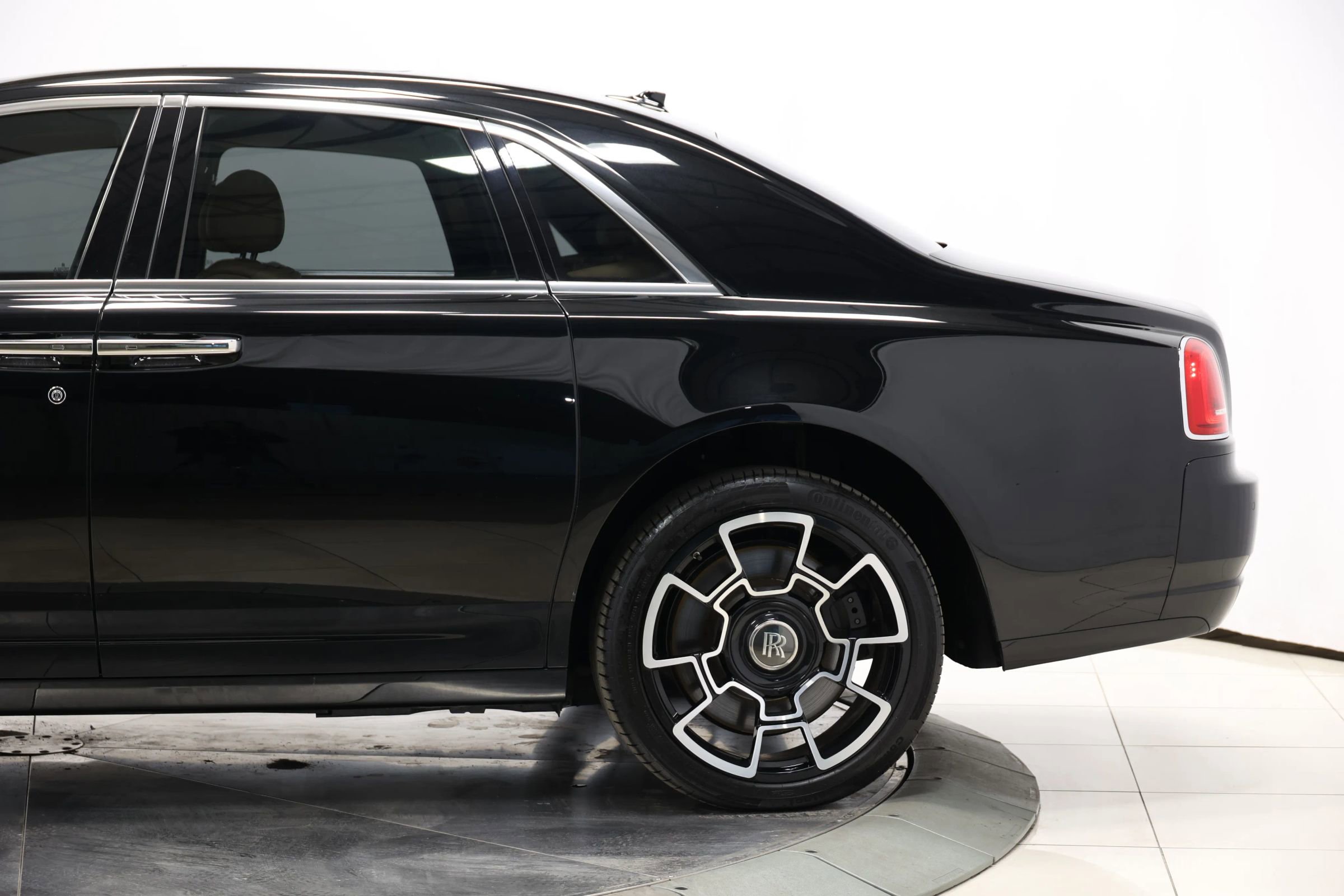Used 2015 Rolls-Royce Ghost image 11