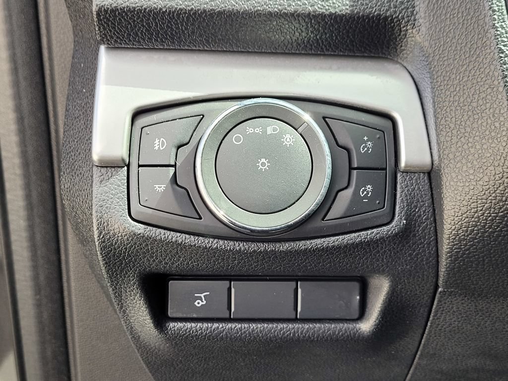 Used 2017 Ford Explorer XLT w/ Equipment Group 202A AWD/4WD image 23