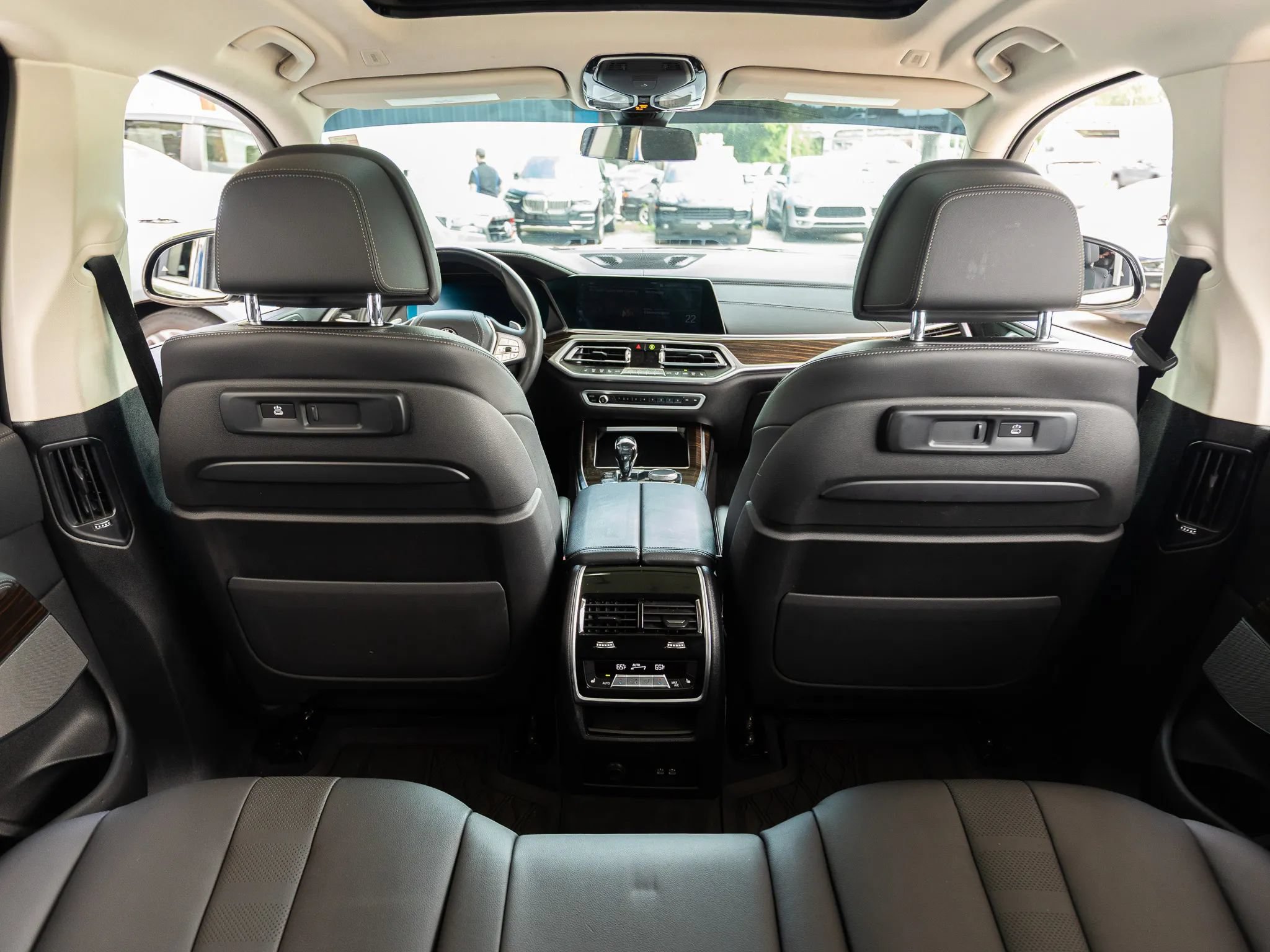 Used 2022 BMW X7 xDrive40i w/ Premium Package AWD/4WD image 34