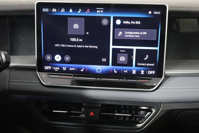 Used 2025 Volkswagen Tiguan SE AWD/4WD image 26