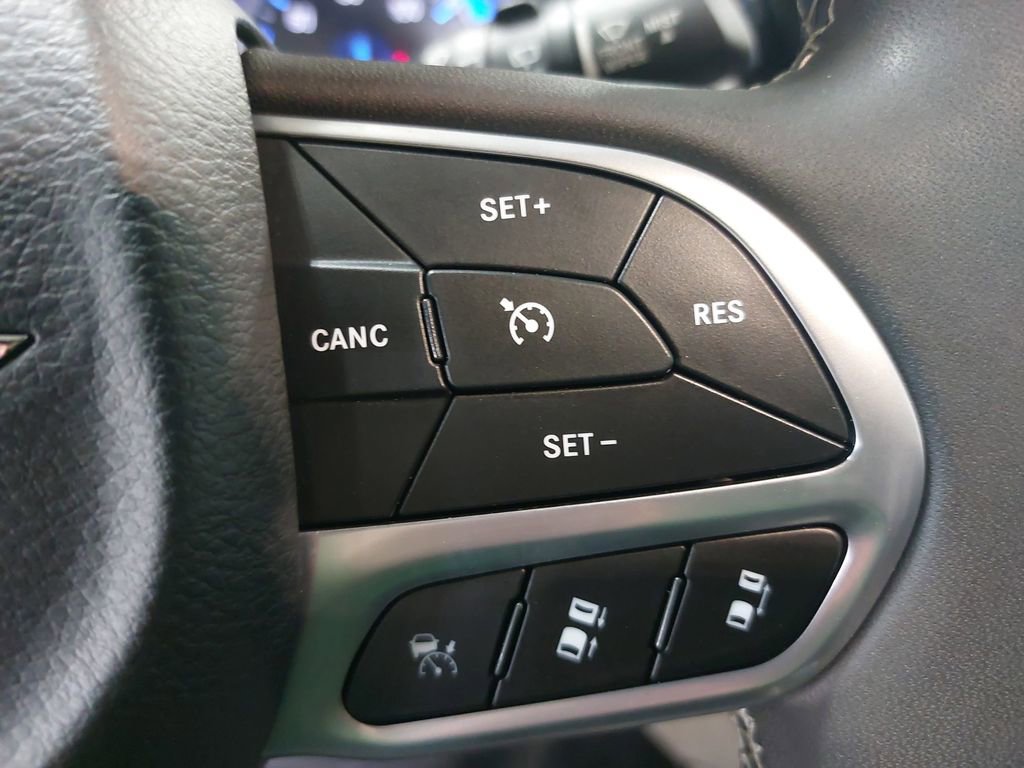 Used 2024 Chrysler Pacifica Touring-L image 17