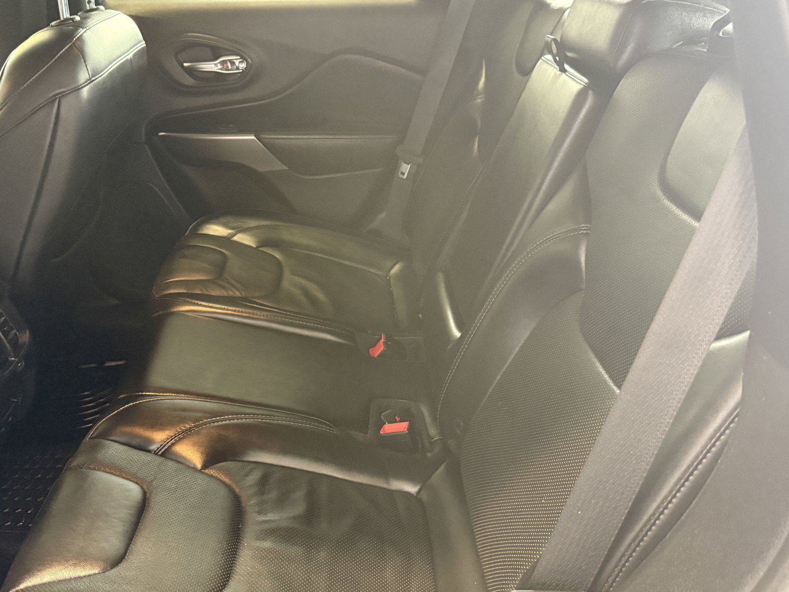 Used 2019 Jeep Cherokee Limited AWD/4WD image 27