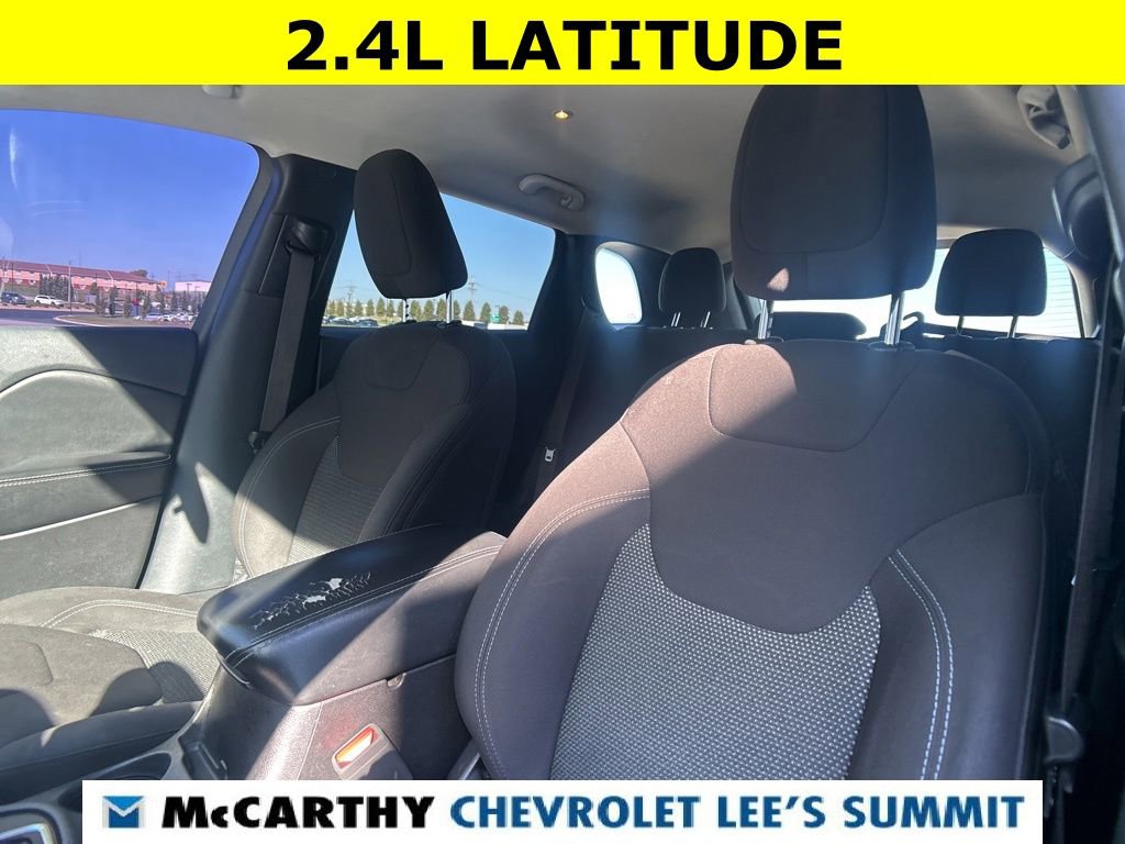 Used 2019 Jeep Cherokee Latitude w/ Popular Appearance Group image 23