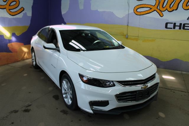 Used 2017 Chevrolet Malibu LT image 2