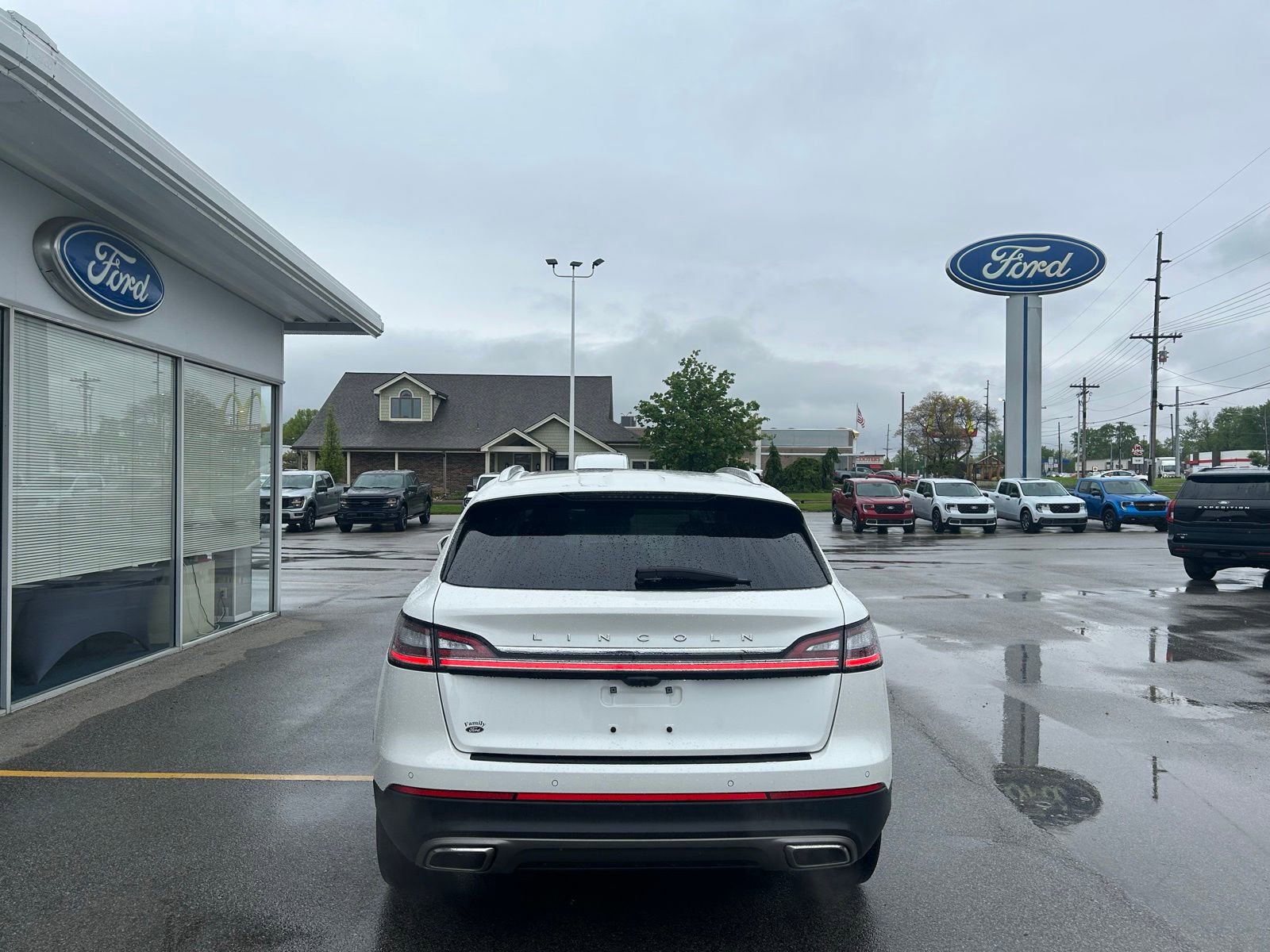 Used 2023 Lincoln Nautilus Reserve AWD/4WD image 6