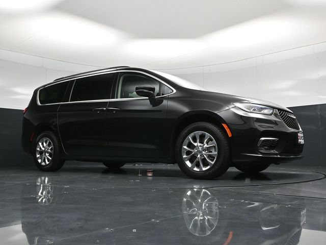 Certified 2022 Chrysler Pacifica Touring-L AWD/4WD image 59