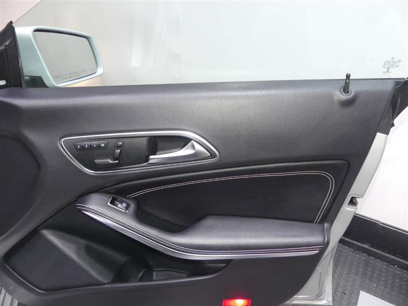 Used 2015 Mercedes-Benz CLA 250 4MATIC image 17