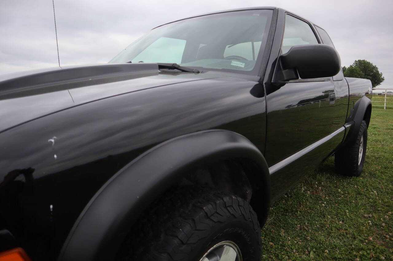 Used 2003 Chevrolet S10 Pickup LS w/ LS Preferred Equipment Group AWD/4WD image 13