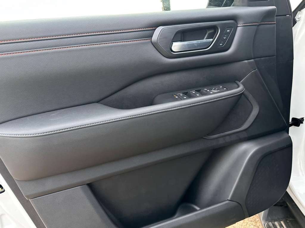 New 2026 Nissan Armada PRO-4X w/ Captain's Chari Seat Package AWD/4WD image 18