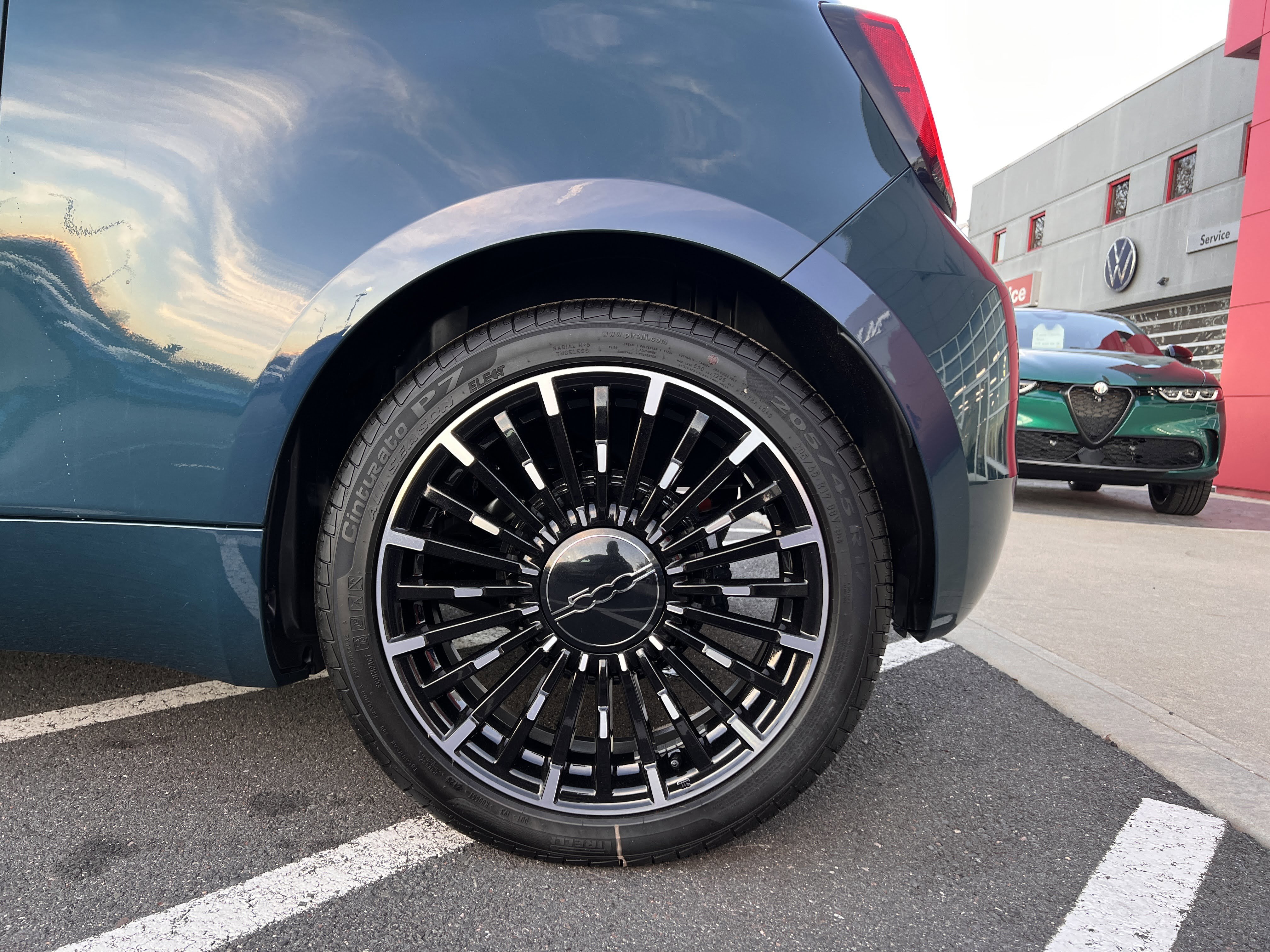 New 2025 FIAT 500 e w/ Quick Order Package 21B Icona image 12