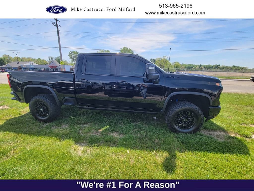 Used 2025 Chevrolet Silverado 2500 ZR2 w/ Technology Package AWD/4WD image 5