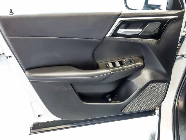 Used 2025 Mitsubishi Outlander SE AWD/4WD image 28