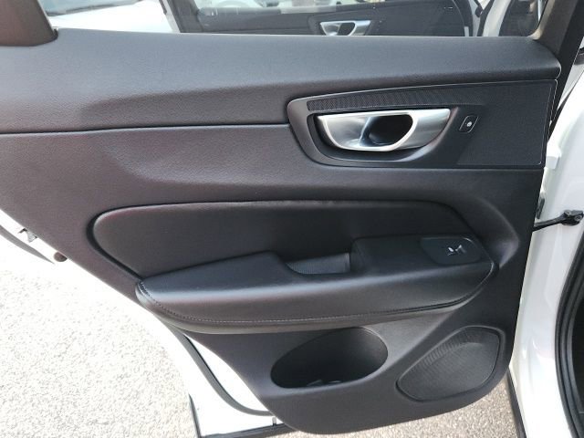 Certified 2025 Volvo XC60 B5 Plus image 22