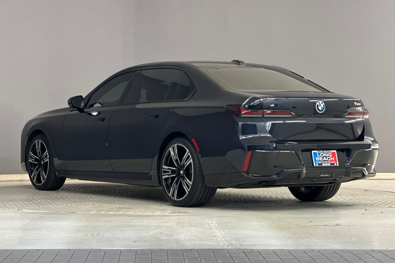 Certified 2023 BMW 740i RWD image 3