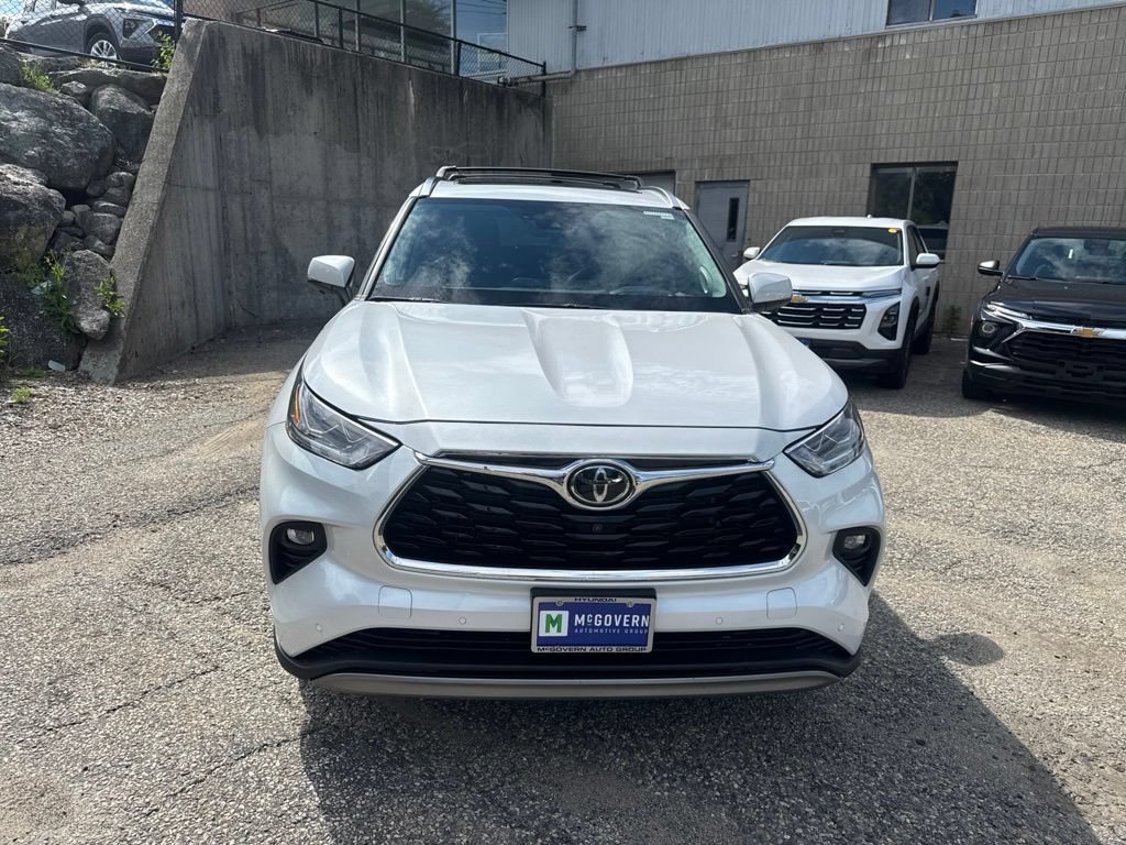 Used 2024 Toyota Highlander Platinum AWD/4WD image 10