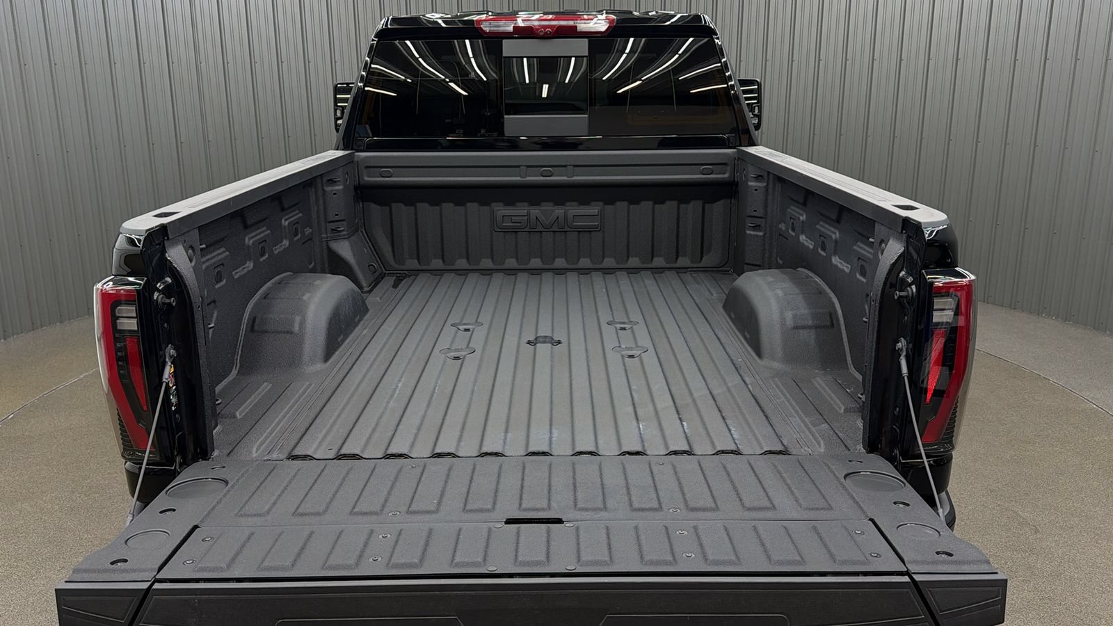 Used 2026 GMC Sierra 2500 AT4X w/ LPO, Black Badging Package AWD/4WD image 17