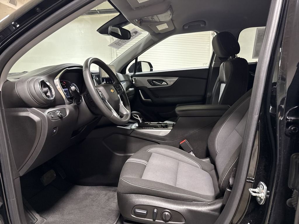 Used 2024 Chevrolet Blazer LT w/ Convenience Package FWD image 19