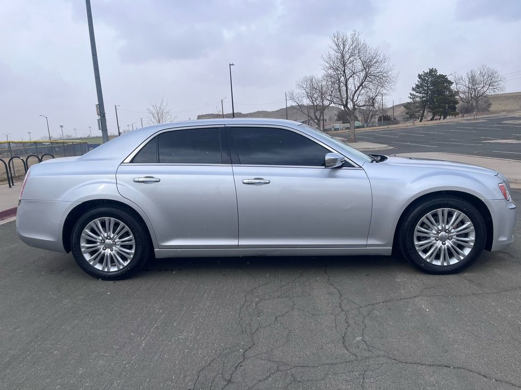 Used 2012 Chrysler 300 C image 4