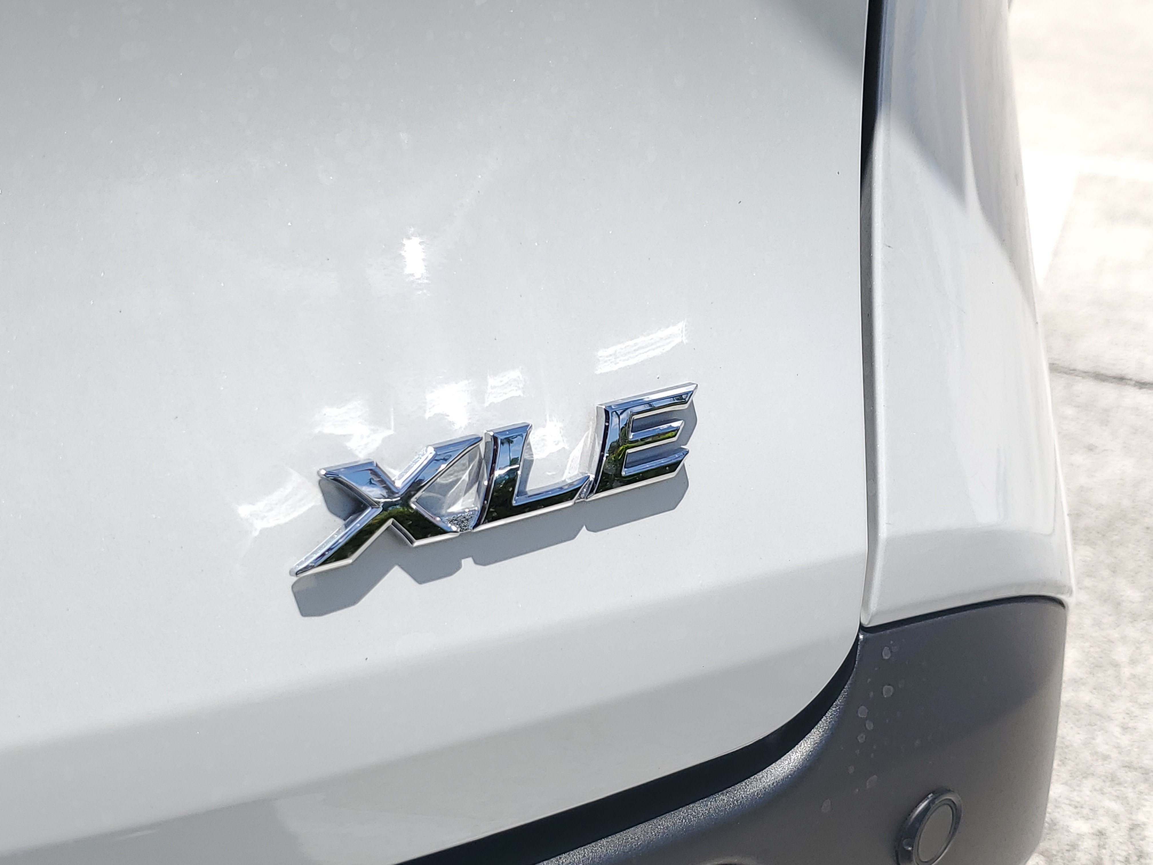 Certified 2025 Toyota Sienna XLE FWD image 8