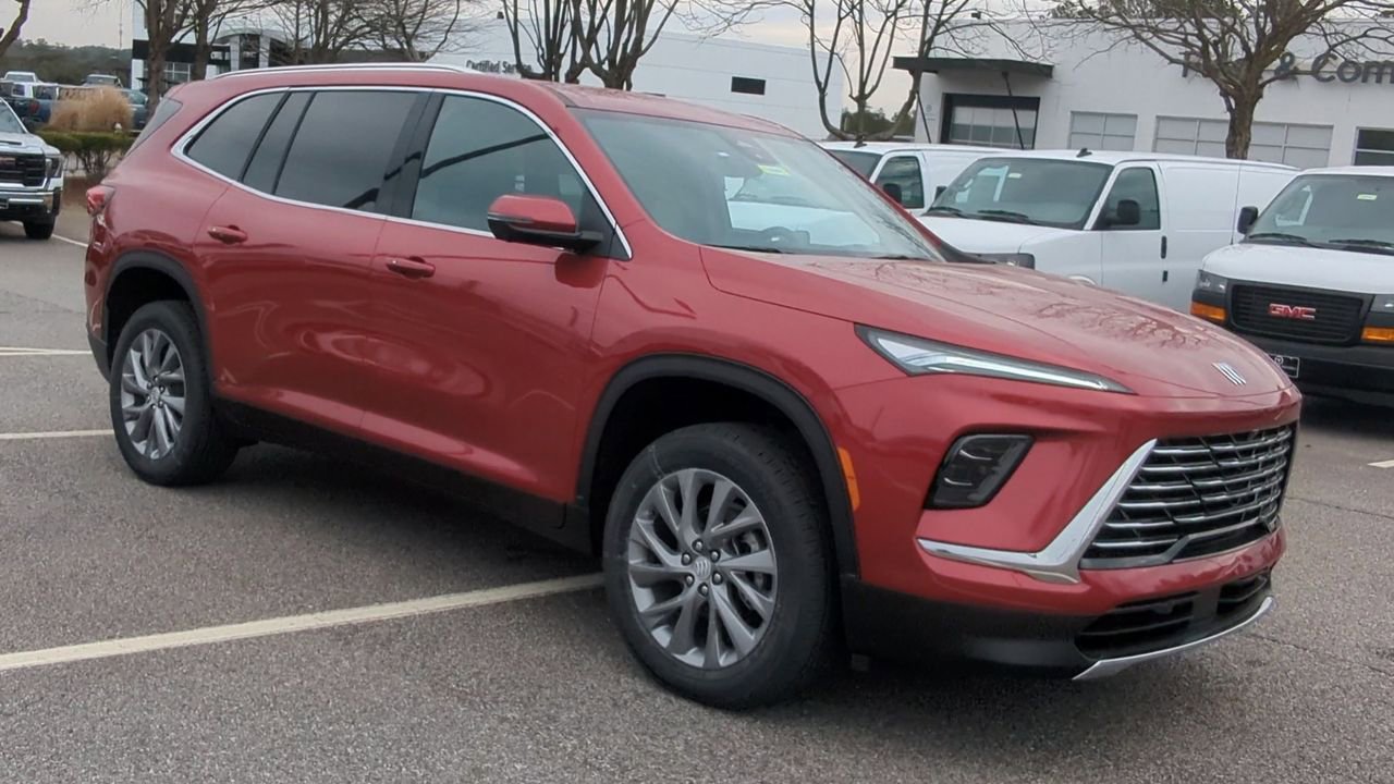 Used 2025 Buick Enclave Preferred w/ Power Package image 2