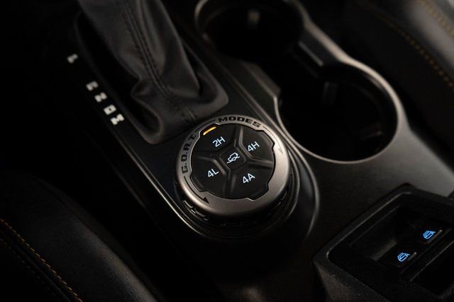 Used 2023 Ford Bronco Badlands image 32