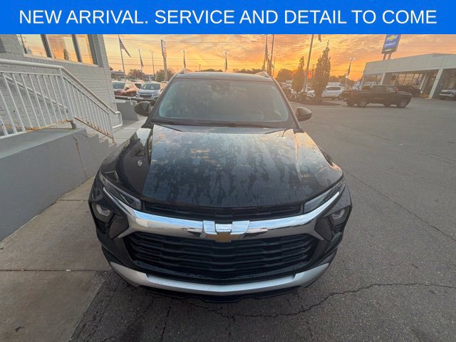Used 2025 Chevrolet TrailBlazer LT w/ Convenience Package FWD image 3
